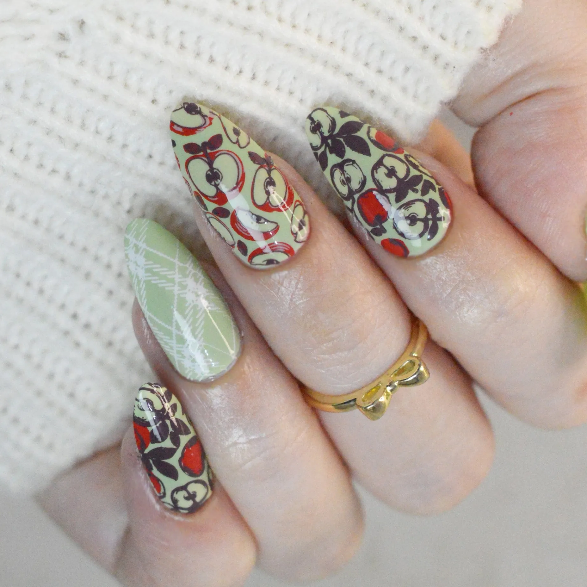 Apple Orchard (M641) - Nail Stamping Plate