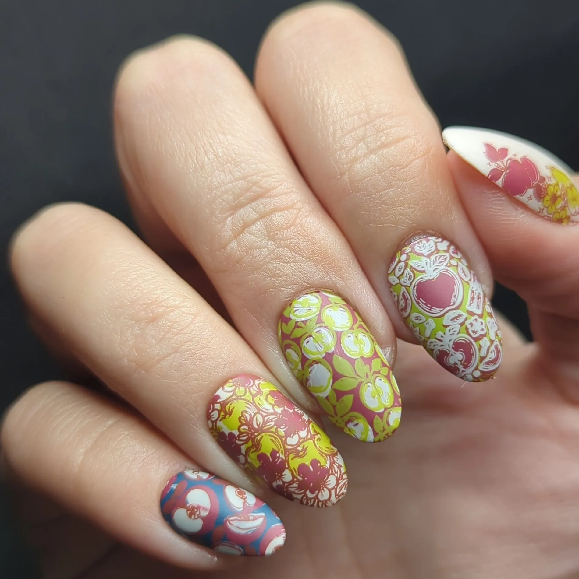 Apple Orchard (M641) - Nail Stamping Plate