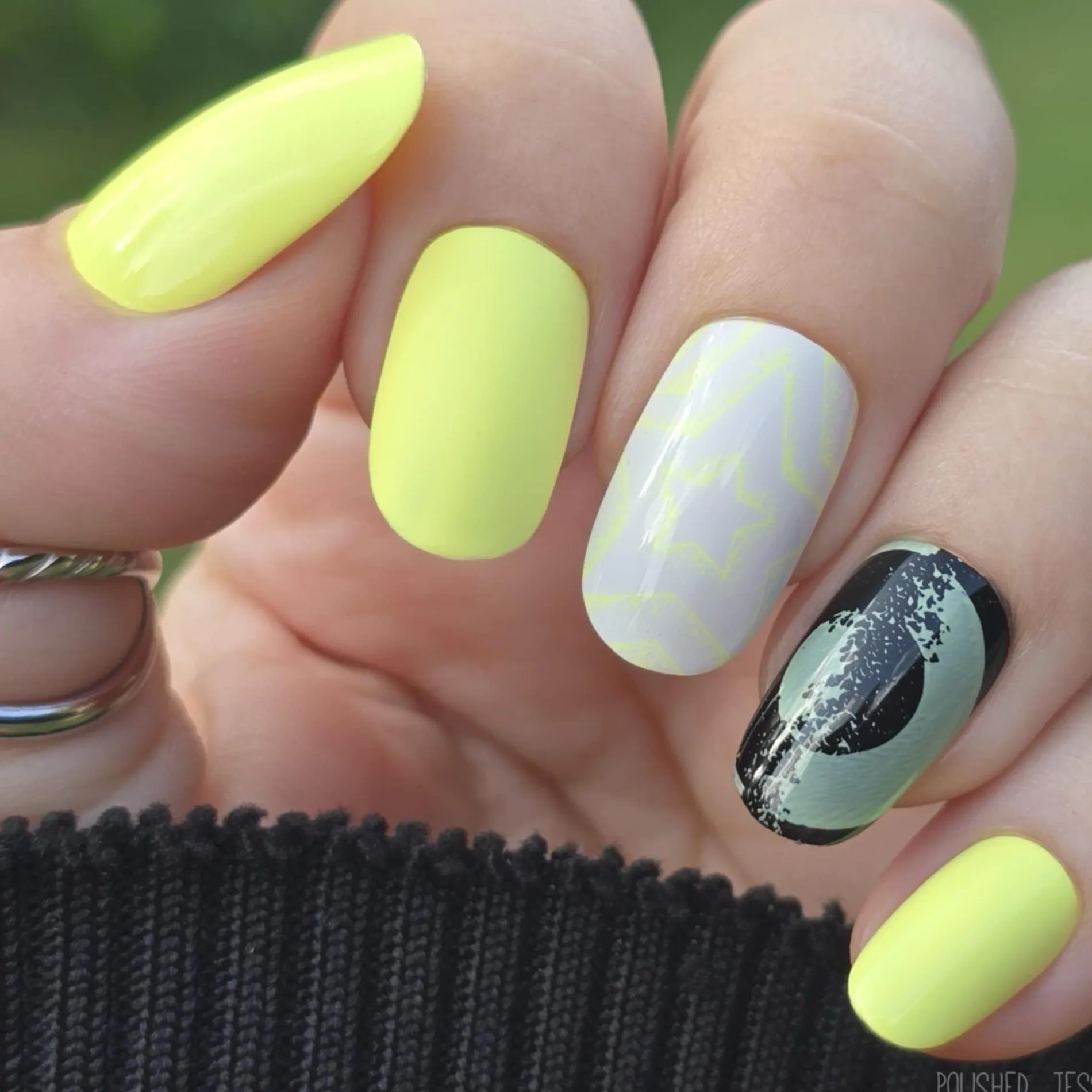 Beeper Buzz (B551) - Cream Neon Yellow Stamping Polish