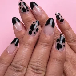 Bleeding Hearts (m272) - Nail Stamping Plate
