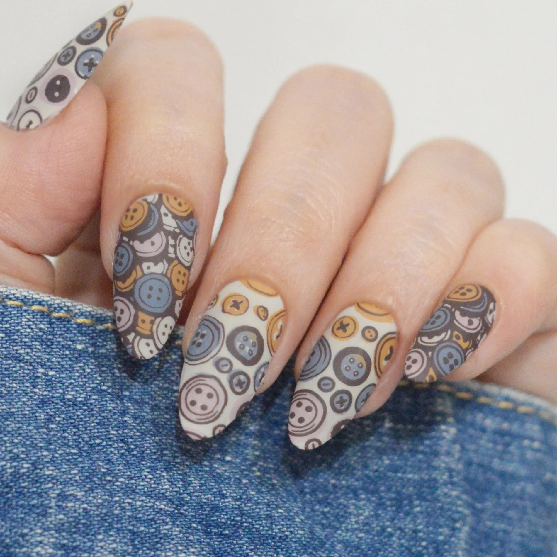 Button Collection (M645) - Nail Stamping Plate