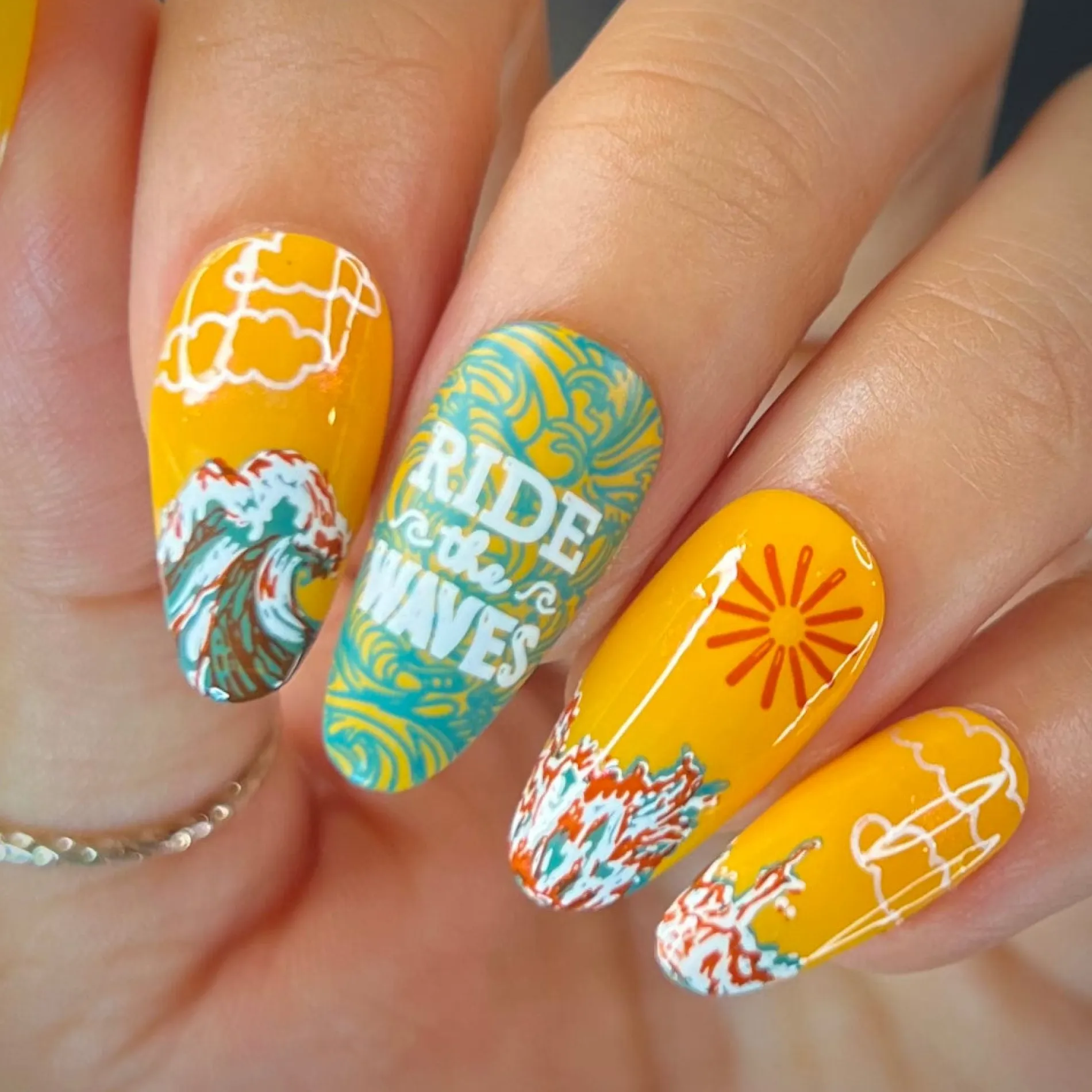 Catching Waves (M526) - Nail Stamping Plate