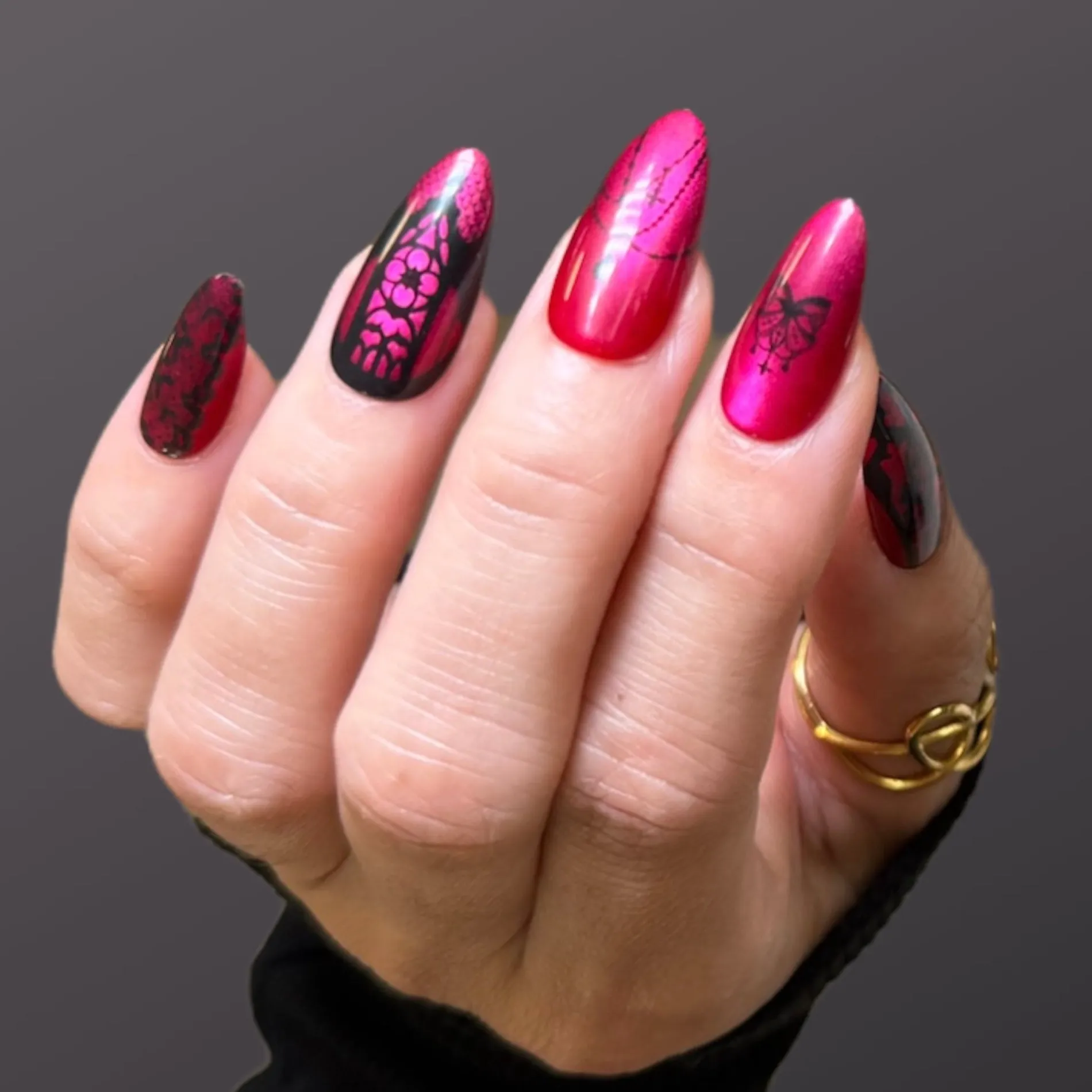 Gothic Glamour Press On Nails - Medium Almond