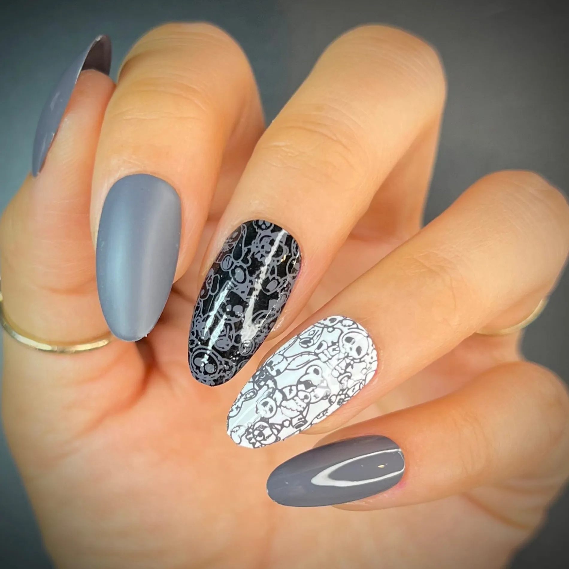 Illusionist: Smoke Show (B488) - Gray Cream Stamping Polish