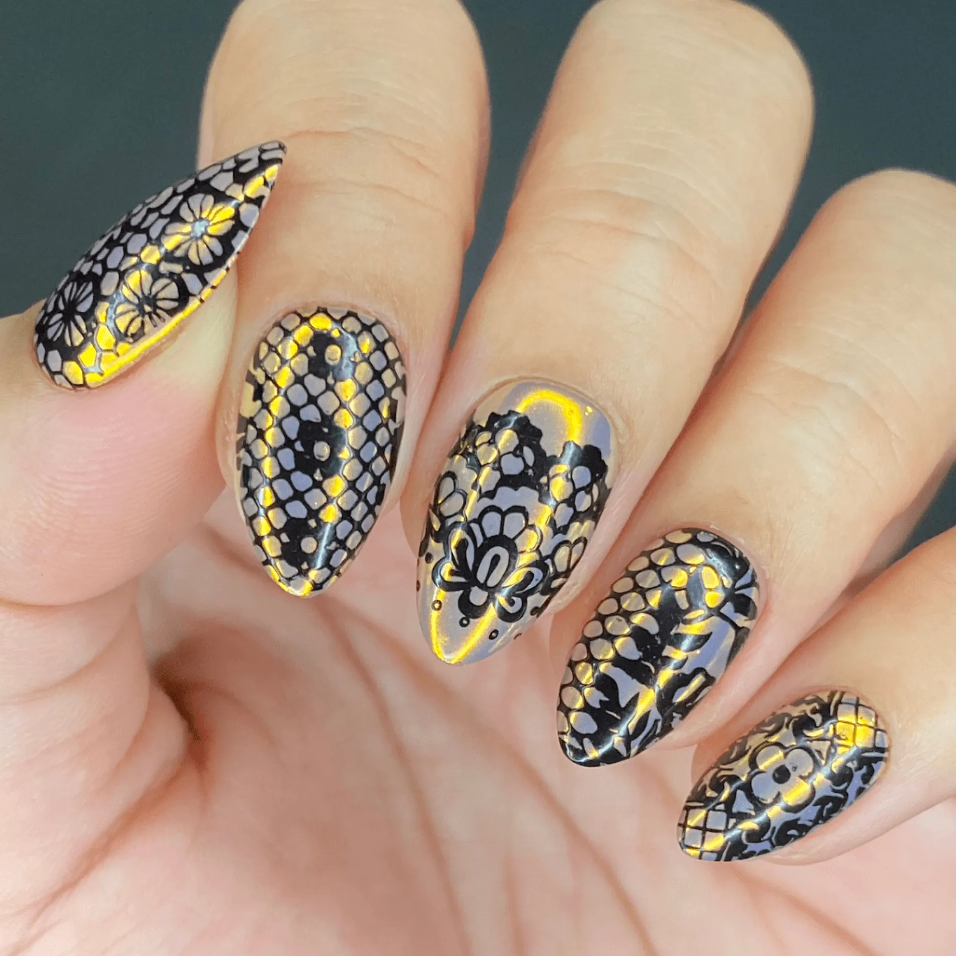 Lacey Lovers (M450) - Nail Stamping Plate