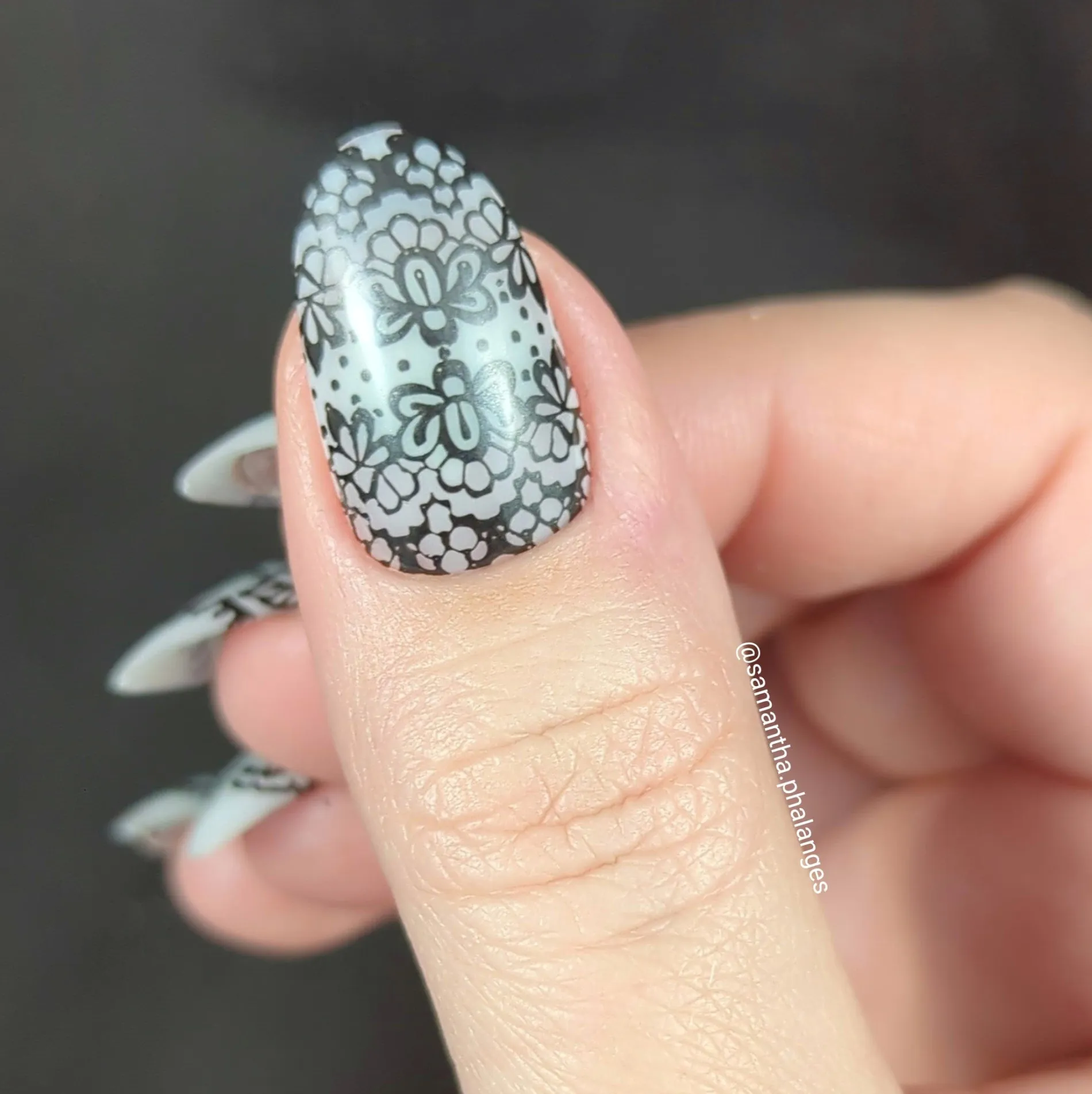 Lacey Lovers (M450) - Nail Stamping Plate