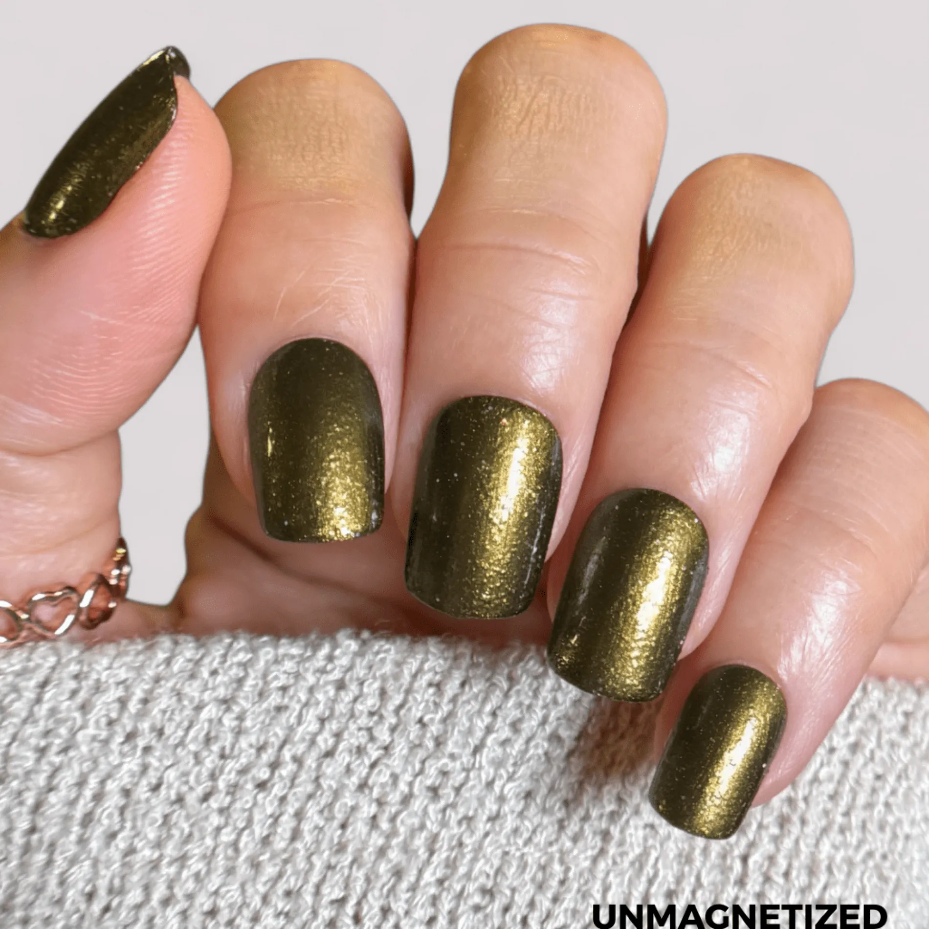 Lost in Space: Alien Energy (P189) - Green Gold Magnetic Nail Polish
