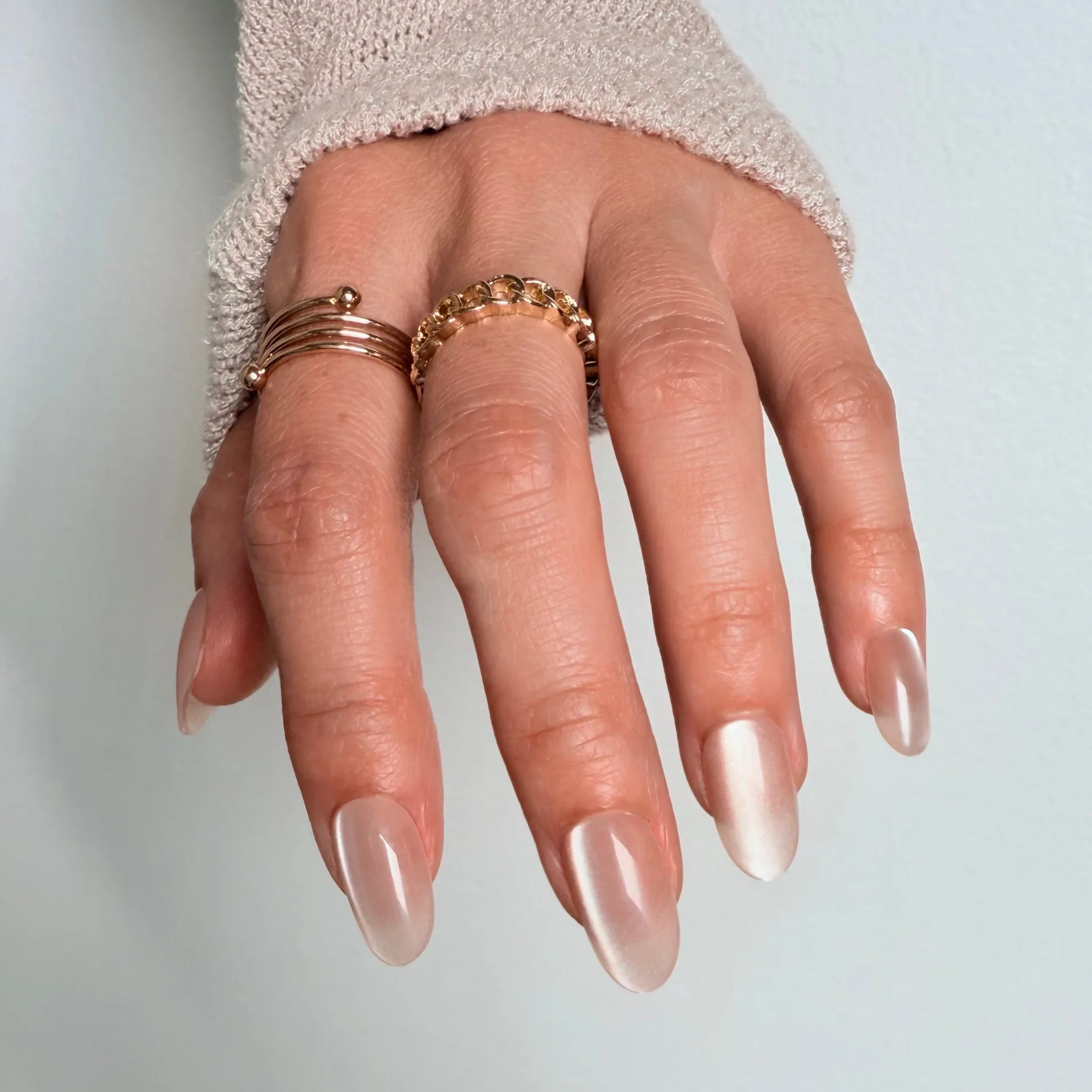 Magnetic Pearl Press On Nails - Short Round