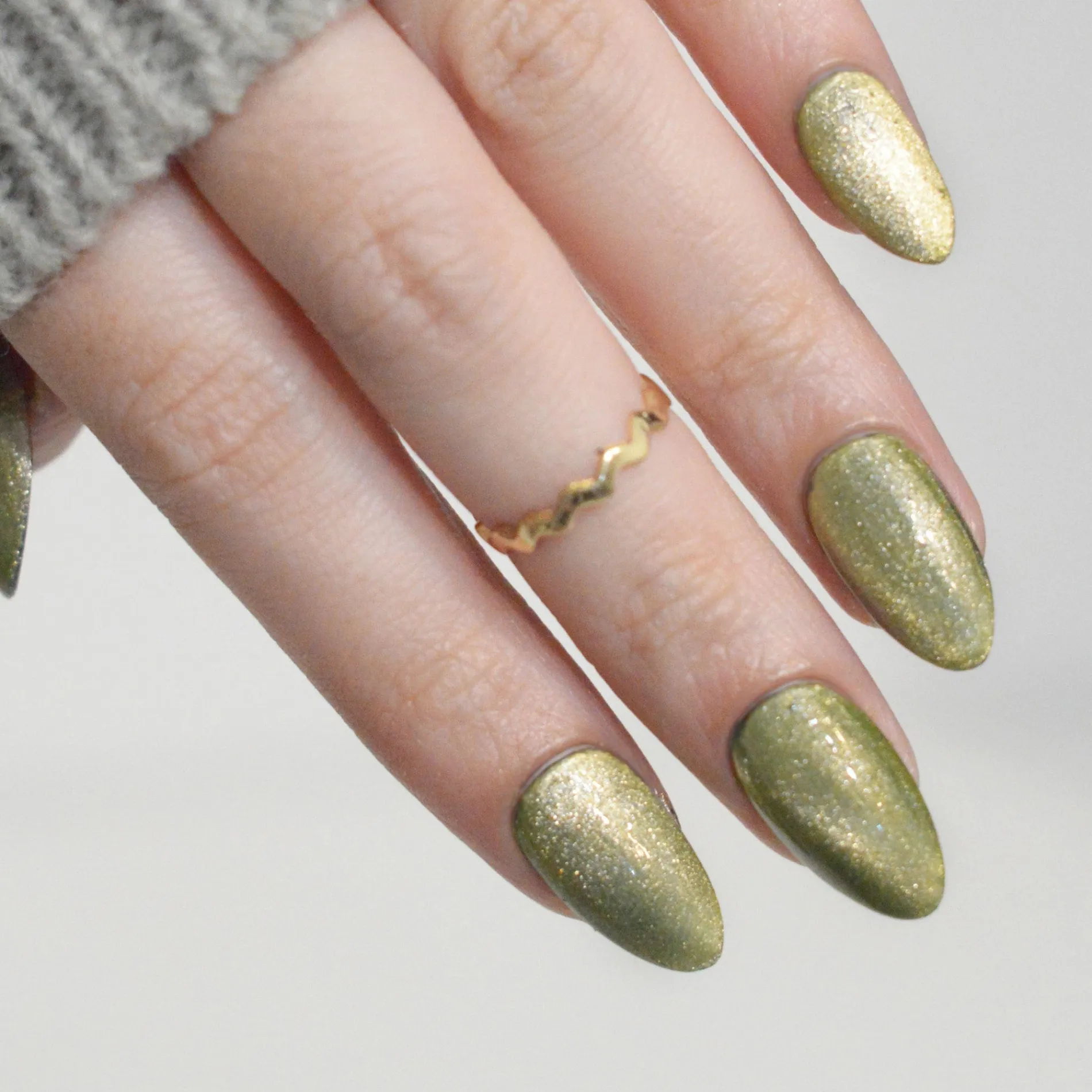 Mermaid Mirage: Electric Algae (P182) - Soft Lime Green Magnetic Nail Polish