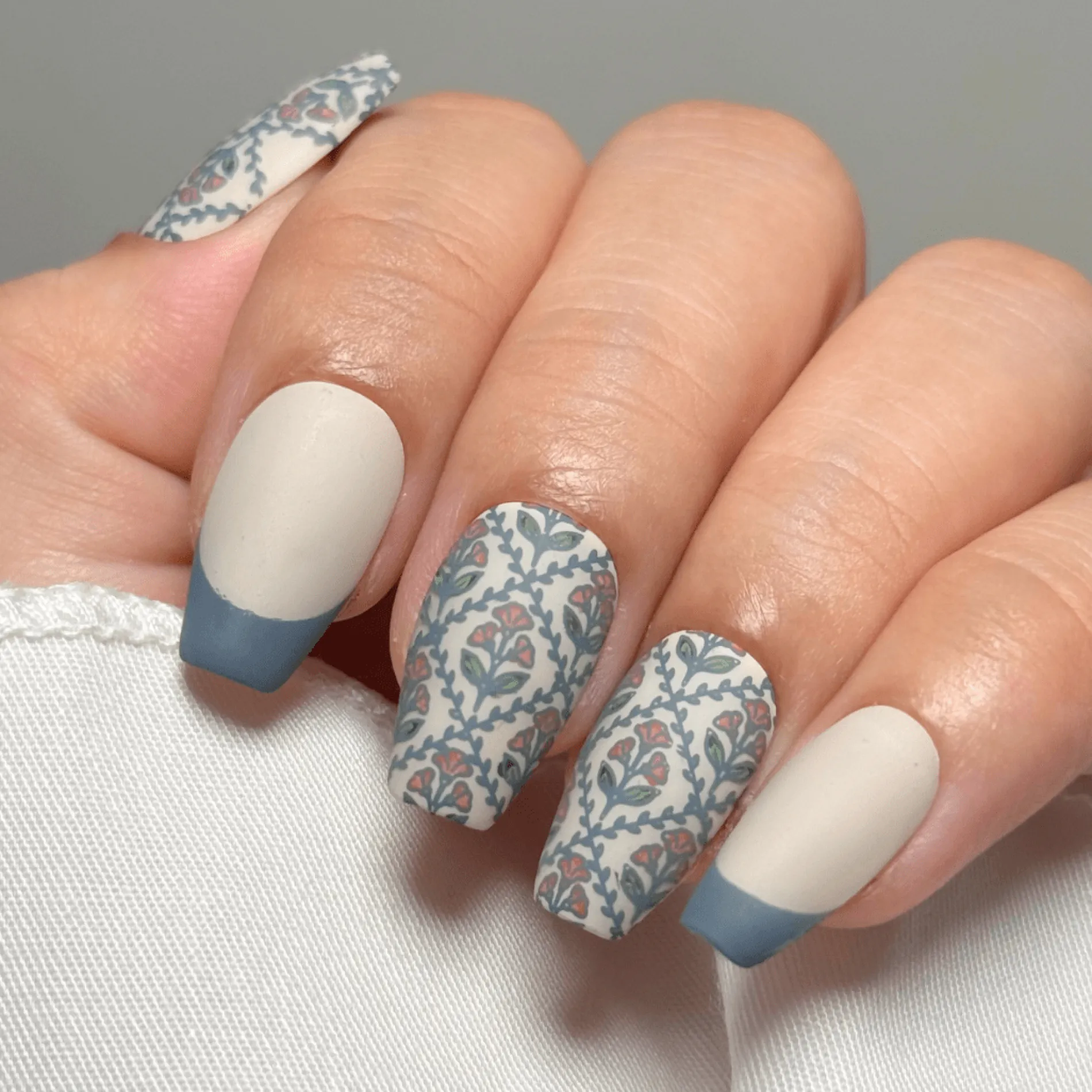 Wall Flowers (M580) - Nail Stamping Plate