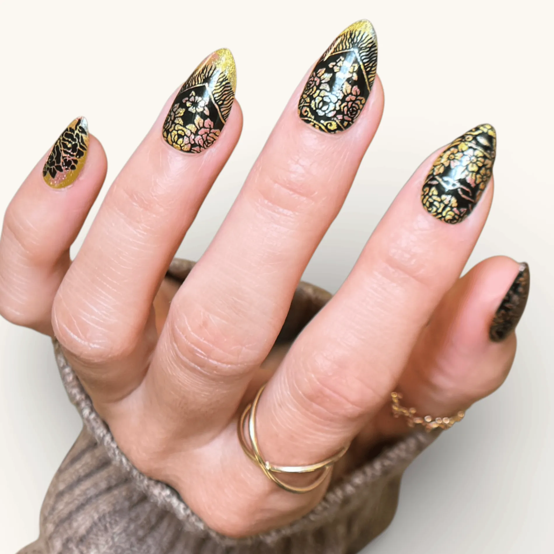 Wrapped in Wool (M685) - Nail Stamping Plate